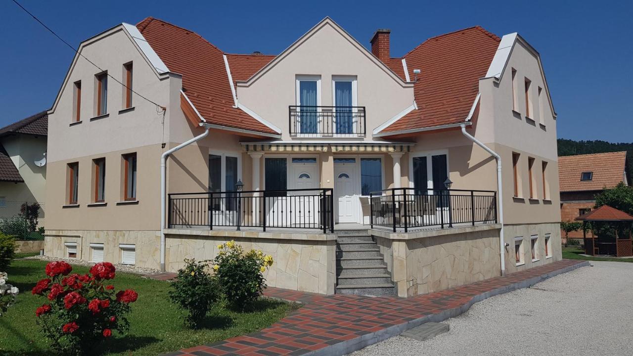 Royal Apartman Vonyarcvashegy Exterior photo